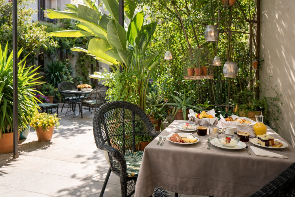 Appartement de luxe, vue sur cloître historique à Avignon